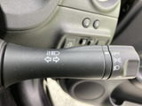 操作しやすいウインカーレバーで、スムーズな車線変更や右左折をサポートします。安全確認と合わせて、確実な合図を送りましょう。