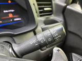 操作しやすいウインカーレバーは、安全な車線変更をサポート。直感的に操作できる設計で、運転に集中できます。日常の運転を安心に。