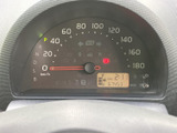 視認性の高いメーターで、走行状況をしっかり確認できます。運転に必要な情報を一目で把握できるので安心です。