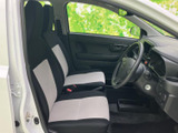 運転席からの視界は広く、操作性も良好。快適なドライブをサポートします。座り心地にもこだわったシートです。