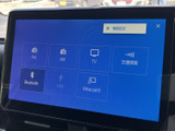 ラジオ、CD、Bluetoothなど、様々な音源を楽しめます。直感的な操作で、お好みの音楽を簡単に選択できます。車内での時間がより快適に。