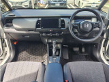 操作性に優れた運転席となります!小物入れや各ボタンの配置にこだわり、使いやすいです!座り心地もよく視認性も良好なのでロングドライブもお任せ下さい!