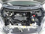 車にとって、とても大切な部分のエンジンルーム。綺麗に清掃済みで安心です。