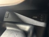 【シートヒーター】シートを温めてくれる暖房機器です!長時間座っていると負担が掛かりやすい背中や腰、または冬場などの寒い日に冷えやすい脚部に快適なぬくもりを伝えます。