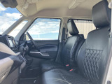 運転席からの視界は良好で、運転操作もスムーズ。快適なドライビングをサポートする機能が満載です。長時間の運転でも疲れにくい設計です。