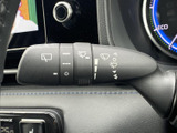 雨天時の視界を確保するワイパーレバーは、運転の安全性を高めます。操作も簡単で、すぐに使いこなせるでしょう。