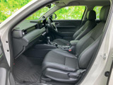 運転しやすい視界と、操作しやすい配置が魅力。ドライバーの集中力を高め、安全な運転をサポートします。快適なドライブをどうぞ。