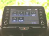 使いやすいナビゲーションシステムは、目的地へのスムーズな案内をサポートします。オーディオ機能も充実しており、快適なドライブを楽しめます。