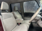 運転席も広々としており運転しやすい環境を実現しています☆室内クリーニングも実施済みです。