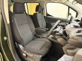 プジョー/シトロエンの正規ディーラーですので納車前の整備、点検はもちろんの事、保証も充実しております。