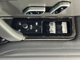 ボタン一つで自分好みの運転位置を一瞬で再現します!シートや鏡の位置を記憶できるので、家族で運転を交代してもすぐにベストな姿勢に戻せます。細かく電動調節でき、長距離ドライブでも疲れず快適です。