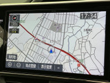 見やすい地図表示で、目的地までスムーズに案内。渋滞情報も確認できるので、運転のストレスを軽減してくれます。