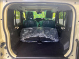 普段のお買い物や通勤、送迎等に十分な荷室スペースを確保しております。セカンドシートを倒すと、大きな荷物の積載も可能です♪