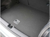 Audi正規ディーラーが高品質をお約束。高度な訓練・教育を受けたAudi専任メカニックが、100項目にもおよぶ精密な点検を実施いたします。すべてをクリアしたAudi車だけが、あなたのお手元に届けられるのです。