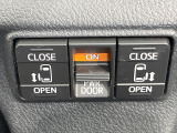 【両側パワースライドドア】スマートキーや運転席のスイッチで後席両側スライドドアの開閉が可能♪電動だから力を入れてドアを開ける必要が無く、小さなお子様でも簡単に開け閉めでき快適です♪