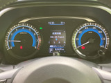視認性の高いメーター類で、運転に必要な情報を的確に把握できます。洗練されたデザインが、上質な空間を演出しています。