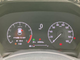 視認性の高いメーター類は、運転に必要な情報を的確にドライバーへ伝えます。運転に集中できるシンプルなデザインも魅力です。