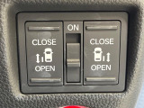 【両側パワースライドドア】スマートキーや運転席のスイッチで後席両側スライドドアの開閉が可能♪電動だから力を入れてドアを開ける必要が無く、小さなお子様でも簡単に開け閉めでき快適です♪