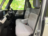 運転席からの視界は良好で、運転操作もスムーズに行えます。シンプルで機能的なデザインが魅力です。