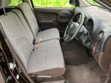 座り心地の良いシートが、ドライバーを優しく包み込みます。運転に必要な情報が視認しやすい配置で、快適な運転空間を実現しています。
