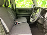 運転席からの視界は広く、運転操作もスムーズに行えます。座り心地も良く、長時間のドライブでも疲れにくいでしょう。