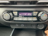車内の温度管理がワンタッチで簡単に出来るのがオートエアコンです。これでいつでも快適ドライブが出来ますね!