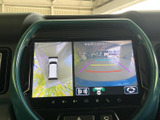 後方の視界が広がり、安全な駐車をサポート。ガイドライン表示で、より正確な位置確認が可能です。