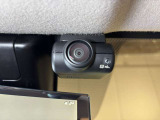 【車室内ドライブレコーダー】車室内カメラによる車内および車側面の撮影記録が駐車時の安心を高めるとともに、走行中の幅寄せ対策や後方撮影(リヤガラス越し)にも対応しています♪