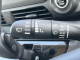 雨天時でもクリアな視界を確保できます。運転安全性を高める、頼もしい装備です。