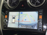 後方の見える安心をお届けするバックガイドモニター付:バックするときのアシストラインもあって楽々バック!車庫入れや縦列駐車をサポートし、苦手な駐車も安心です!今やもう手放せない装備ですネ♪