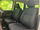 運転しやすいシンプルなインストルメントパネル。操作性も良く、快適なドライブをサポートします。安全運転をサポートします。