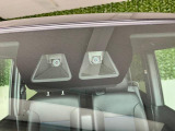【スマートアシスト】緊急ブレーキはもちろん、標識認識機能やレーンキープコントロール、駐車時のハンドルアシスト等も加わりました!※一部メーカーオプションです。あくまでも補助的なものとなります。