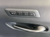 【運転席ドアの内側】3人分ドライバー席のシート位置を記憶しており、簡単に元の位置に戻せます。
