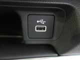 便利な充電用USBジャックも付いています。