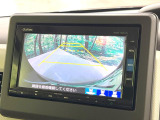 【バックカメラ】駐車時に後方がリアルタイム映像で確認できます。大型商業施設や立体駐車場での駐車時や、夜間のバック時に大活躍!運転スキルに関わらず、今や必須となった装備のひとつです!