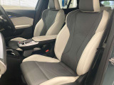 【助手席シート】運転席シート同様長時間乗車・スポーツドライビングでも疲れにくい形状にセッティングされたシートを装備しております。