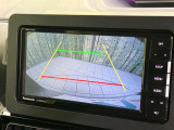 【バックカメラ】駐車時に後方がリアルタイム映像で確認できます。大型商業施設や立体駐車場での駐車時や、夜間のバック時に大活躍!運転スキルに関わらず、今や必須となった装備のひとつです!