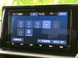 お好みの音楽をクリアな音質で。CDやラジオはもちろん、Bluetooth接続でスマートフォン内の音楽も楽しめます。快適な車内空間を演出します。