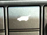 【パワーバックドア】スマートキーや運転席のボタンを押すだけでリアゲートが自動で開閉します!荷物を持っている時や、高い位置にあるバックドアを閉める際に便利な機能です♪