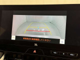 後方の見える安心をお届けするバックガイドモニター付:バックするときのアシストラインもあって楽々バック!車庫入れや縦列駐車をサポートし、苦手な駐車も安心です!今やもう手放せない装備ですネ♪