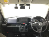 見通しのよいすっきりとした視界で、誰でも運転しやすいです。運転のしやすさは疲れにくさにも繋がりますよ♪