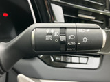 操作しやすいウインカーレバーで、安全な車線変更をサポート。直感的な操作で、スムーズな運転を可能にします。