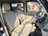 運転席シート廻りは使用感も少なく、良好な状態となっています。前オーナー様が丁寧に使っていたことがよくわかりますね。