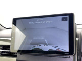 バックモニター付なので後退時に後方が見えるので安心。 車は構造上、死角がたくさんなので万が一を考えると必須ですね。 あくまで補助の為の装備、バックは目視で確認する事が重要ですよ。