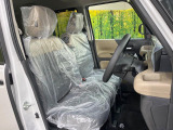 運転席シート廻りは使用感も少なく、良好な状態となっています。前オーナー様が丁寧に使っていたことがよくわかりますね。