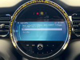 ●Apple Car Play:スマホとの有線接続で、ナビ・オーディオ再生などスマホのアプリ機能が画面でも使える便利機能です!