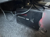 【ETC】有料道路を利用する際に料金所で停止することなく通過できる、ETC車載器(ノンストップ自動料金収受システム機器)が装備されています。セットアップを行うことで利用可能になります。