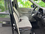 運転席からの眺めは、広々として見やすく、運転に集中できます。快適なドライブをサポートします。