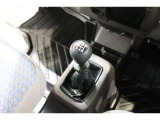 5速MTのお車です♪直感的な操作を楽しむことができます!