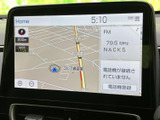 高精細なディスプレイが、運転をより快適にサポート。多彩な機能で、毎日のドライブがさらに楽しくなります。情報満載で、どこへ行くにも安心です。
